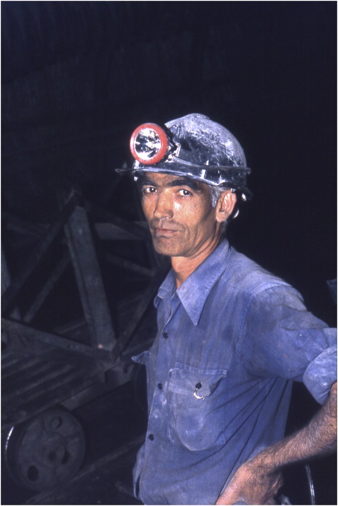 Vigilante minero en el interior de Plano Inclinado Acetileno. Alar&oacute;, Mallorca 1995