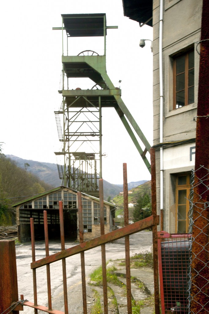 Instalaciones abandonadas del Pozo Samuño. Langreo. Asturias 2010