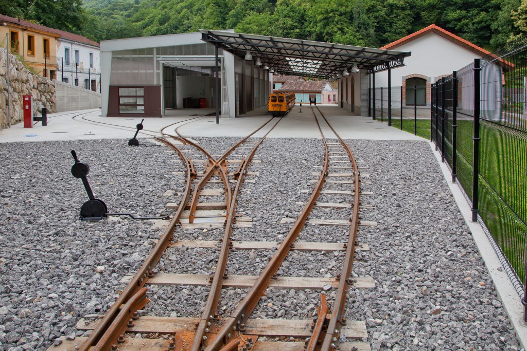 Estacion de El Cadaviu. Ecomuseo del Valle del Samu&ntilde;o. Langreo. Asturias  2012