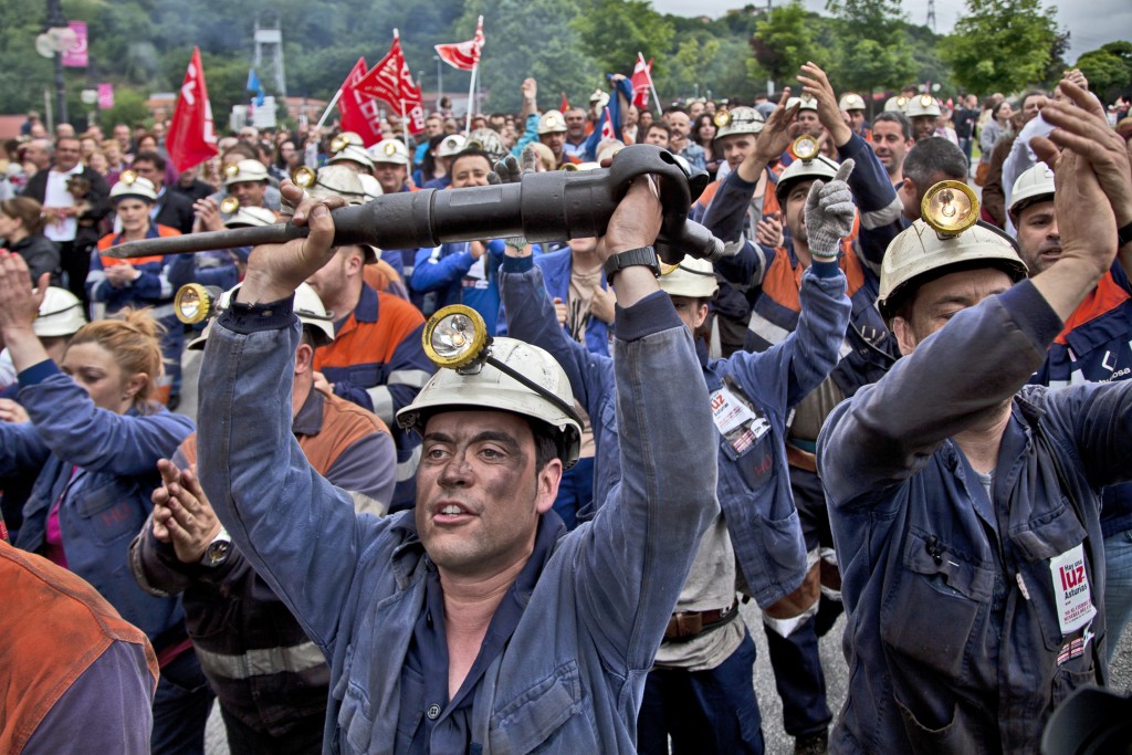 Manifestación en Langreo, durante la huelga general de las cuencas mineras. 18 Junio 2012