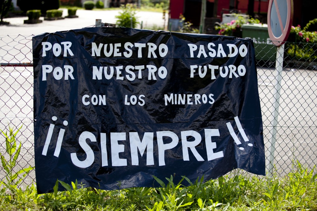 Pancarta en el Pozo Santiago durante el encierro de las movilizaciones mineras. Aller. Asturias 2012