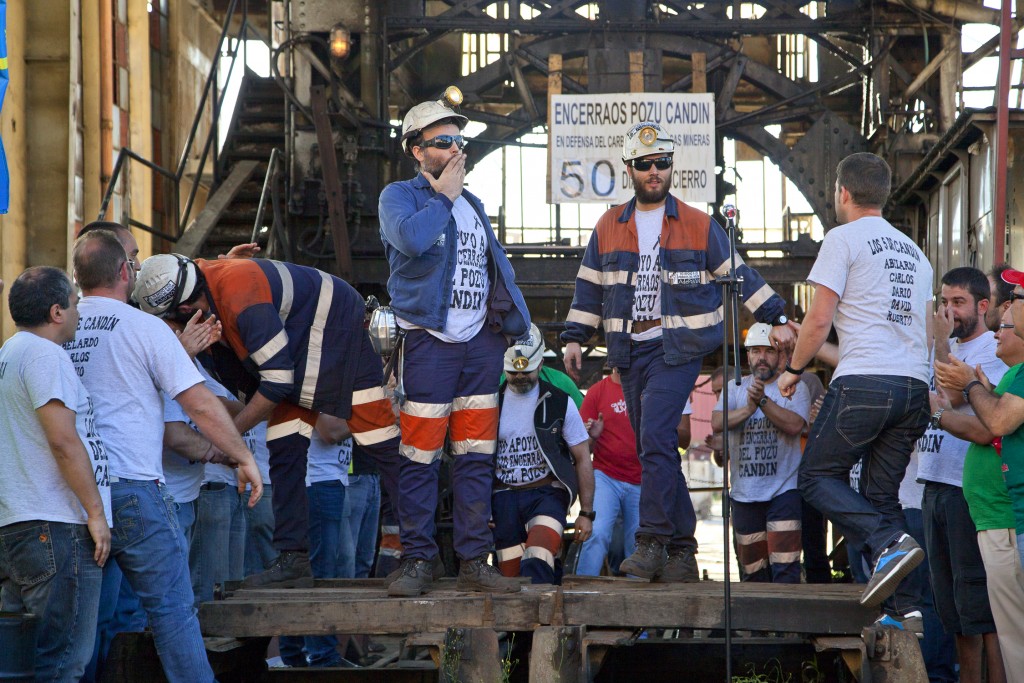 Salida de los mineros encerrados en el Pozo  Candin. Langreo. Asturias. 16 de Julio de 2012