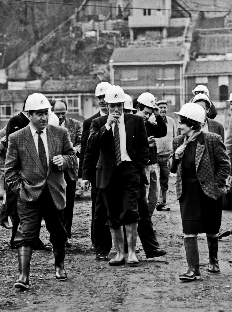 Visita del presidente del principado, Pedro de Silva a las obras del museo de la Minería. S.M.R.A. Asturias 1989
