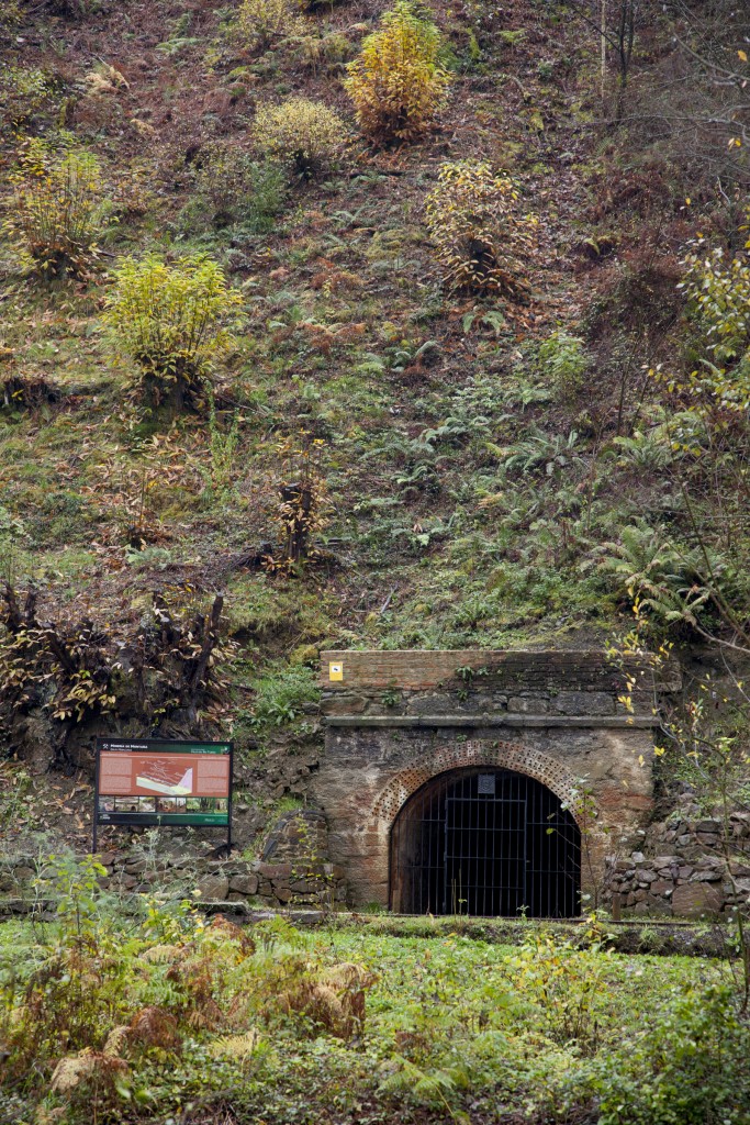 Bocamina rehabilitada del grupo Rebaldana. Valle de Turon. Mieres. Asturias 2015