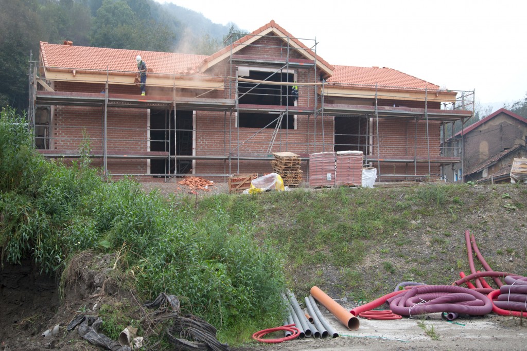 Estaci&oacute;n de El Cadaviu, en construcci&oacute;n, Valle del Samu&ntilde;o, Langreo, Asturias. A&ntilde;o 2011.