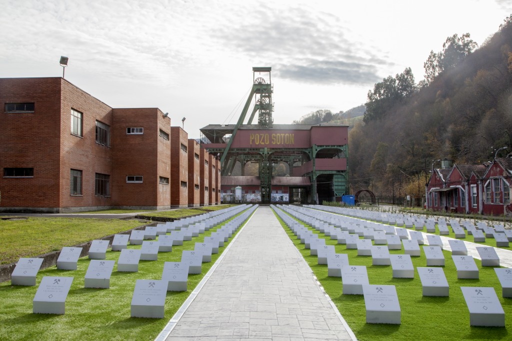 Memorial a los 485 mineros fallecidos en las explotaciones de Hunosa. Pozo Soton. S.M.R.A. Asturias 2015