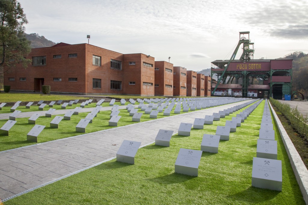 Memorial a los 485 mineros fallecidos en las explotaciones de Hunosa. Pozo Soton. S.M.R.A. Asturias 2015