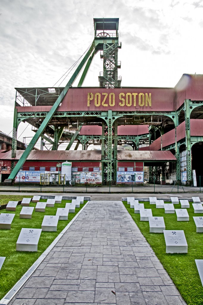 Memorial a los 485 mineros fallecidos en las explotaciones de Hunosa. Pozo Soton. S.M.R.A. Asturias 2015