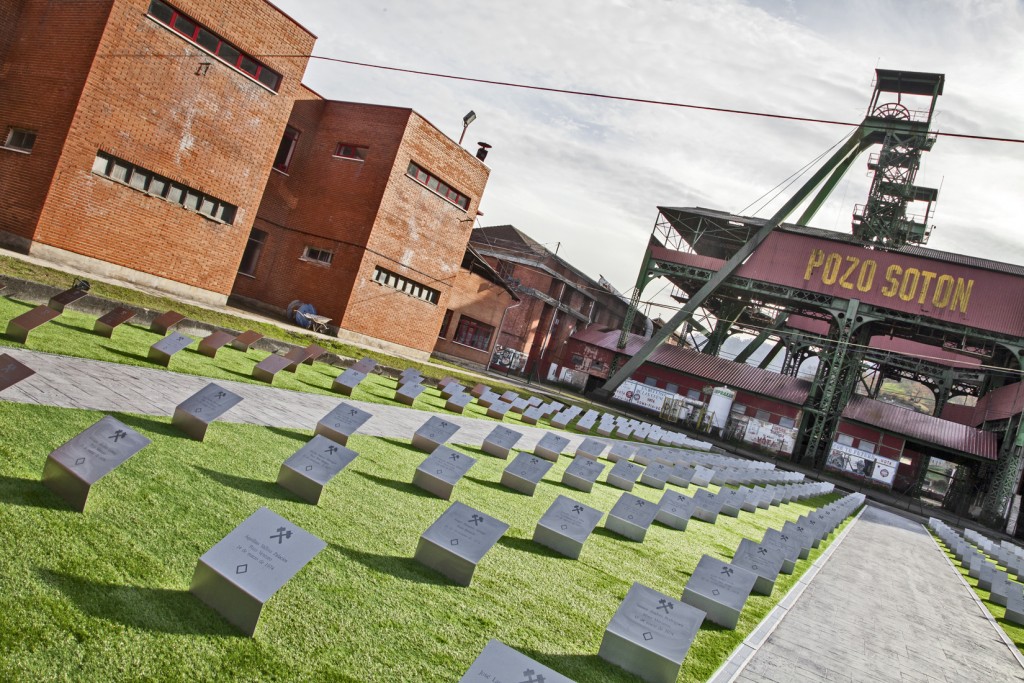 Memorial a los 485 mineros fallecidos en las explotaciones de Hunosa. Pozo Soton. S.M.R.A. Asturias 2015