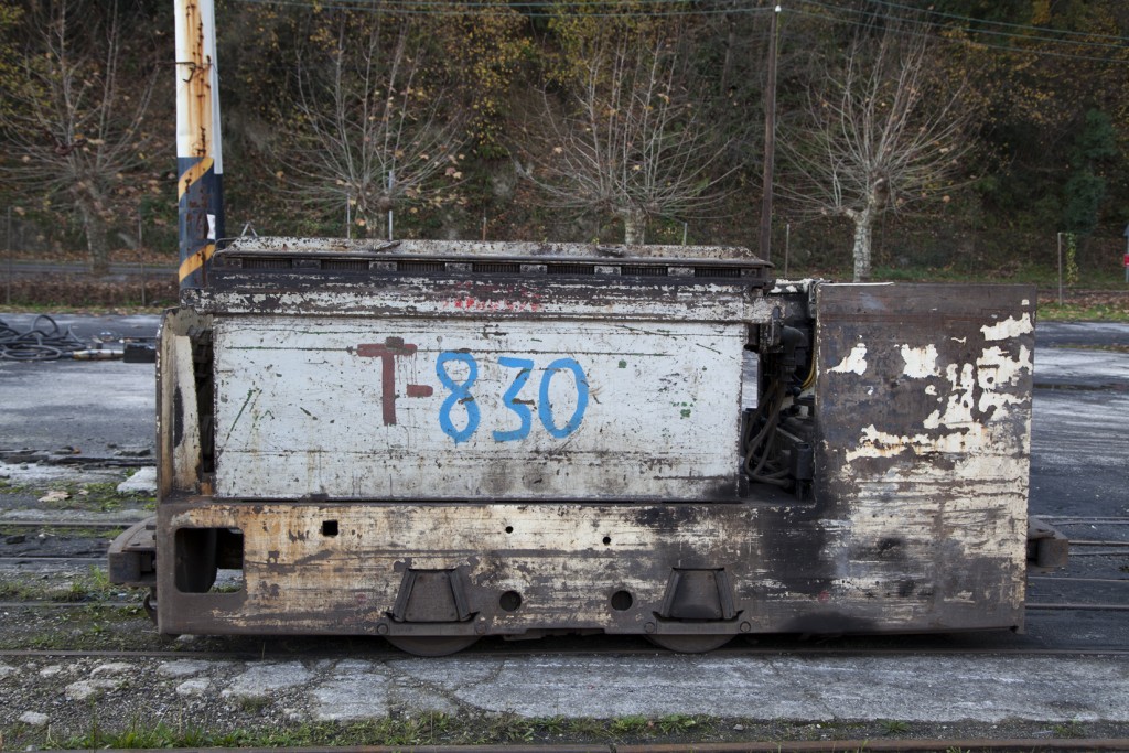 Locomotora de arrastre en el Pozo Soton. S.M.R.A. Asturias 2015