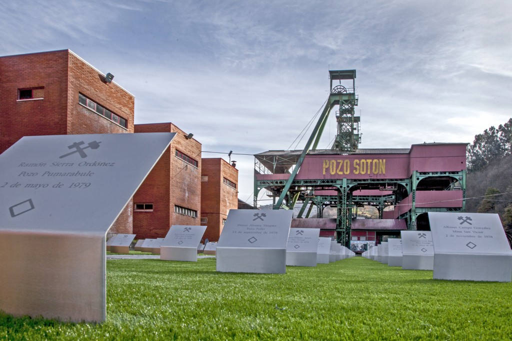 Memorial a los 485 mineros fallecidos en las explotaciones de Hunosa. Pozo Soton. S.M.R.A. Asturias 2015