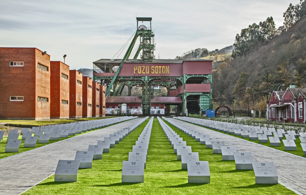 Memorial a los 485 mineros fallecidos en las explotaciones de Hunosa. Pozo Soton. S.M.R.A. Asturias 2015