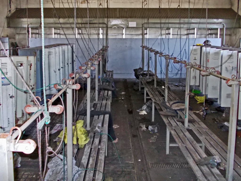 Casa de aseos del Grupo Lumajo de la Minero Siderúrgica de Ponferrada. Villaseca de Laciana. Villablino. Leon 2013