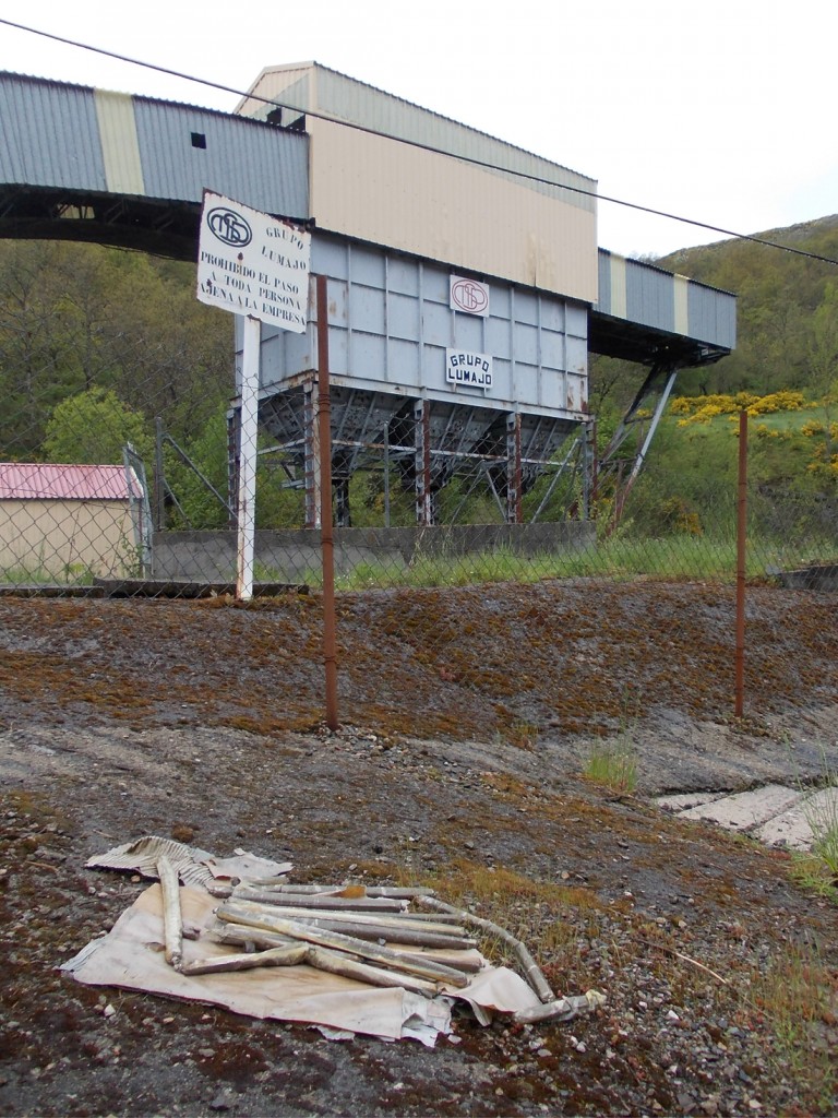 Instalaciones abandonadas del Grupo Lumajo de la Minero Siderúrgica de Ponferrada. Villaseca de Laciana. Villablino. Leon 2013