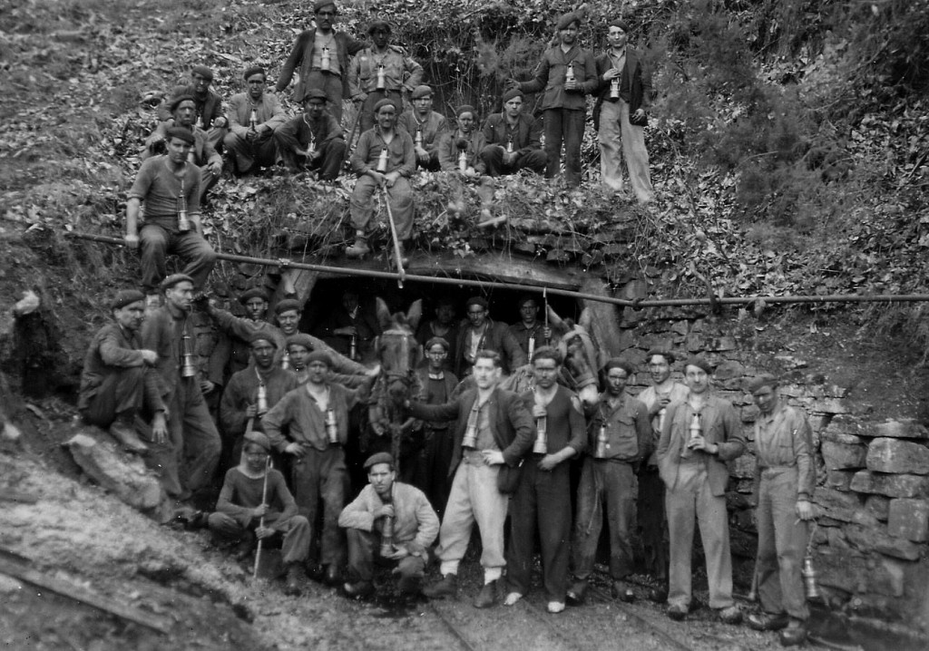 Grupo de mineros del  3º piso de Mina Marianas. Aller. Asturias 1940