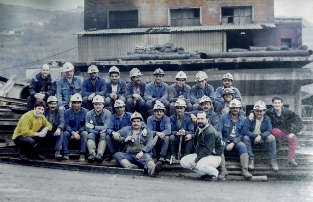 Grupo de mineros en el Pozo Entrego. S.M.R.A. Asturias 1992