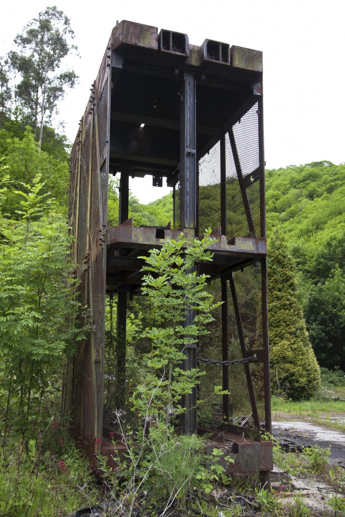 Jaulas de transporte en las instalaciones abandonadas de Minas de Figaredo, Mieres, Asturias. A&ntilde;o 2013.