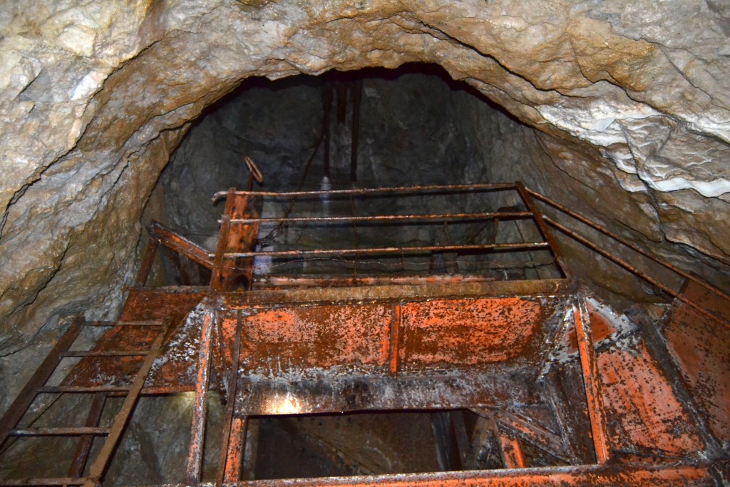 Interior de Mina Obdulia. Explotación de fluorita. Caravia. Asturias 2015