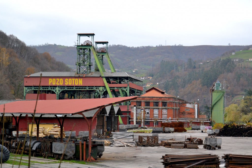 Castilletes del pozo Sotón. S.M.R.A. Asturias 2015