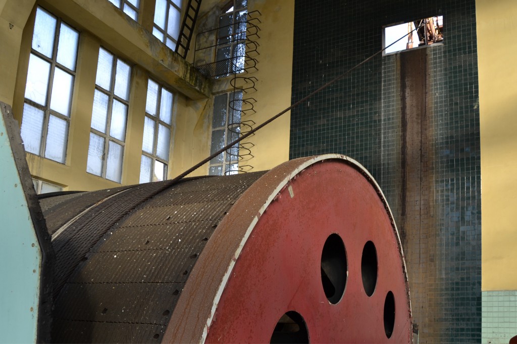 Tambor de la máquina de extracción del pozo auxiliar. Pozo Santa Bárbara. Turón. Mieres. Asturias  2013