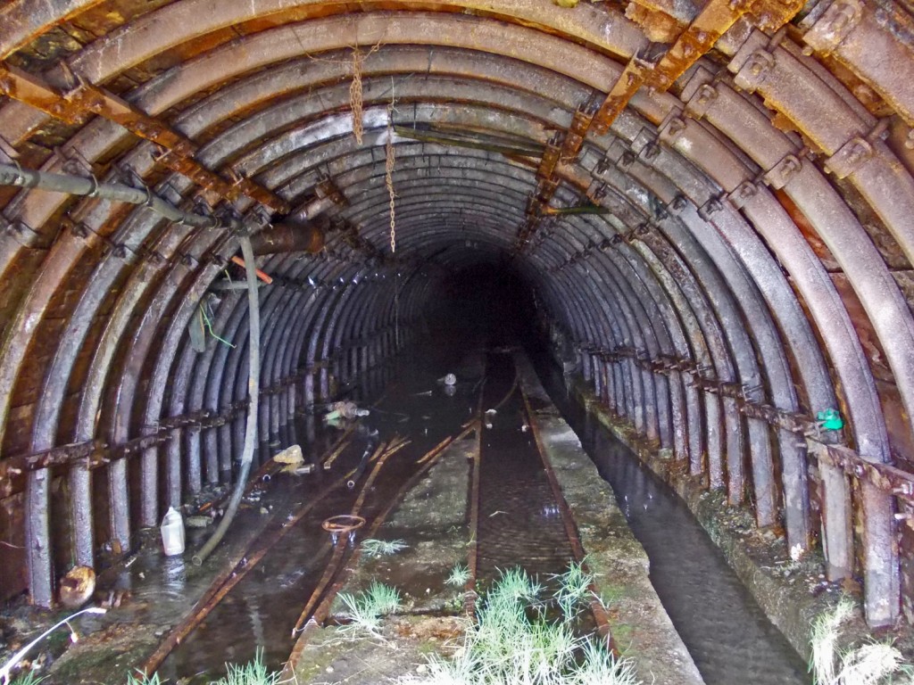 Galeria de entrada del piso 4º de la Mina del Grupo Feixolín. Orallo. Villablino. León 2013