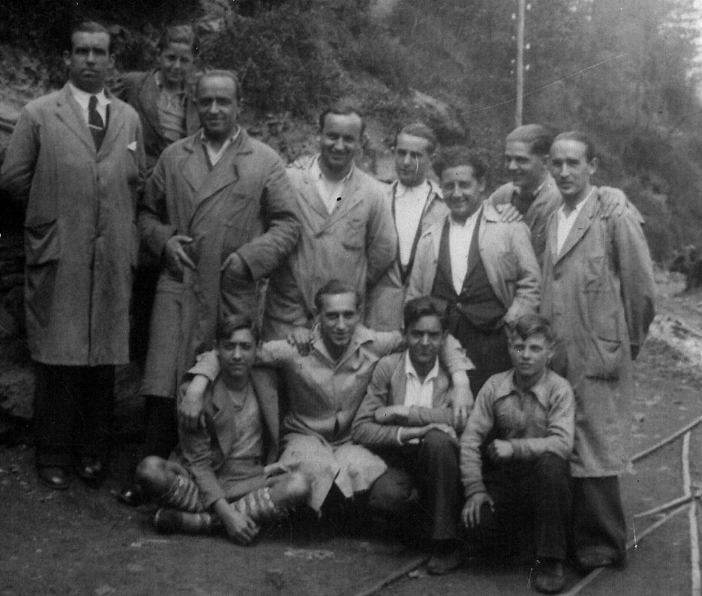 Empleados del economato de la Sociedad Hullera Española. Boo. Aller. Asturias 1936