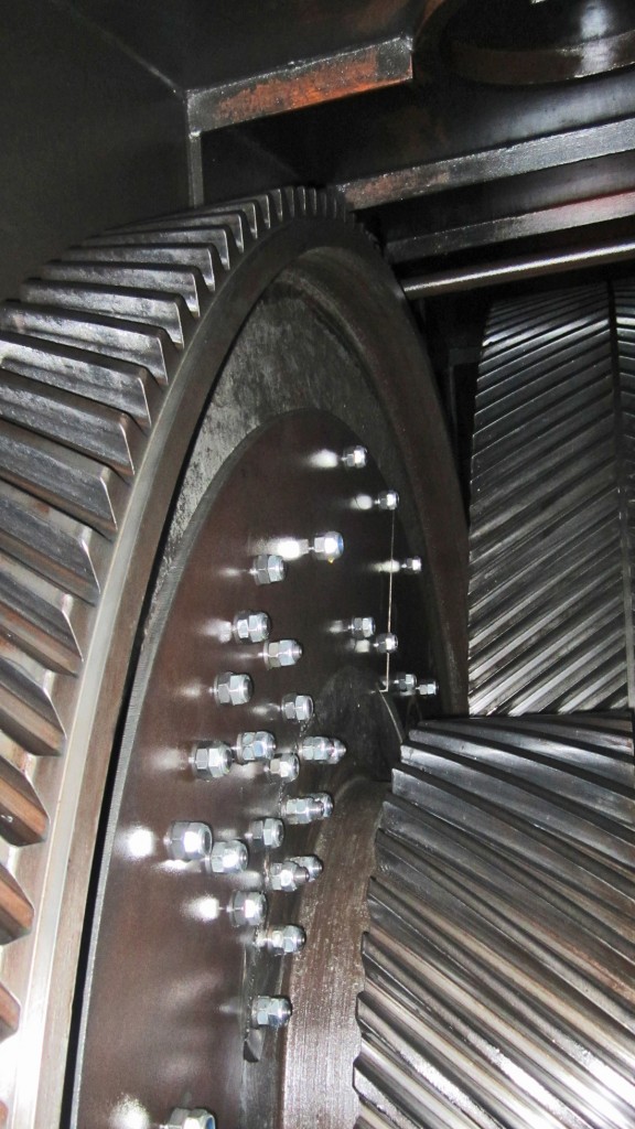 Reparación de la corona de la maquina de extracción del Pozo San Inocencio. Minas de Figaredo. Mieres. Asturias 2004