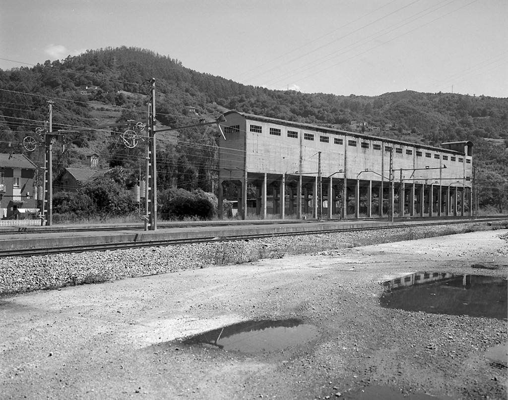 Tolvas de carga abandonadas en Ablaña. Mieres 2015