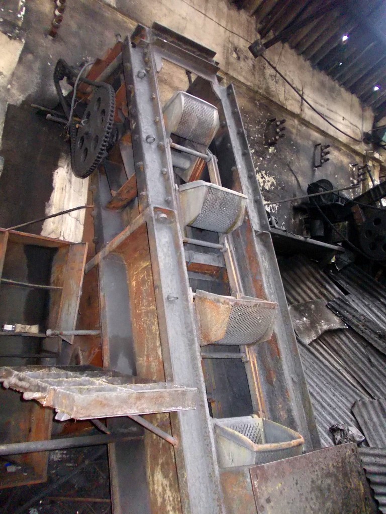 Antigua maquinaria del Lavadero de Antracitas de Besande. Velilla del Rio Carrion. Palencia 2013