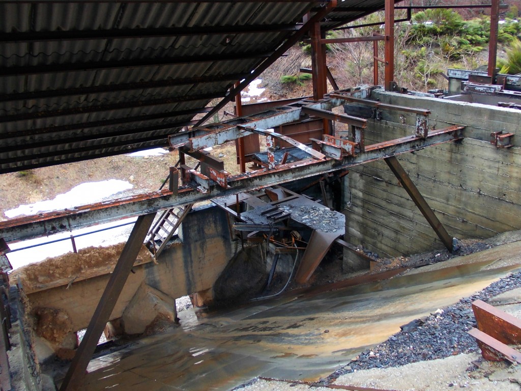 Tolvas de carga, en las instalaciones abandonadas de Antracitas de Besande. Velilla del Rio Carrion. Palencia 2013