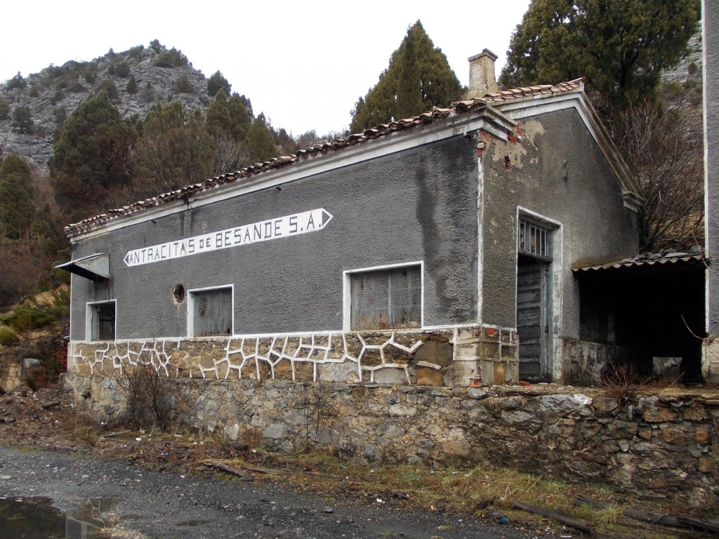Instalaciones abandonadas de Antracitas de Besande. Velilla del Rio Carrion. Palencia 2013