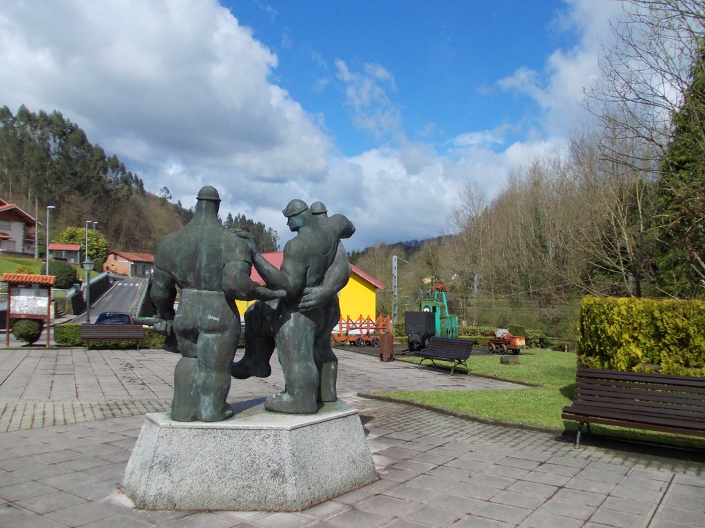 Monumento minero en Carbayin. Siero. Asturias 2014