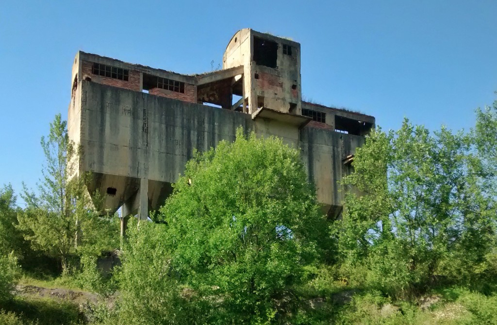 Cargadero de la cantera de Valmurián. Mieres. Asturias 2014