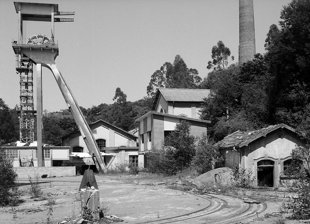 Vista exterior de las instalaciones de Minas de Lieres, antigua Solvay y Cia. Siero. Asturias 2009
