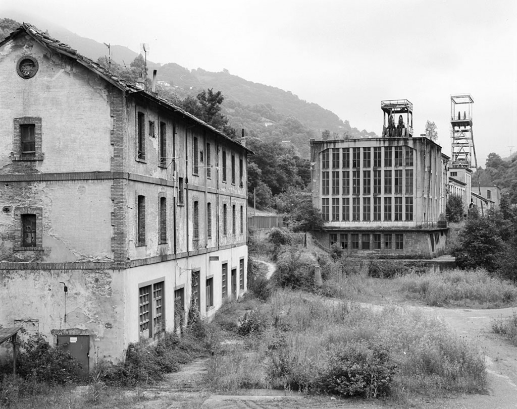 Vista exterior de las instalaciones del Pozo Santa Barbara. Turon. Mieres. Asturias 2008