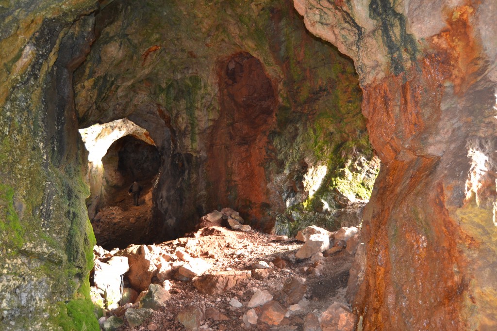 Socavones en la mina de fluorita de La Collada. Siero. Asturias 2016