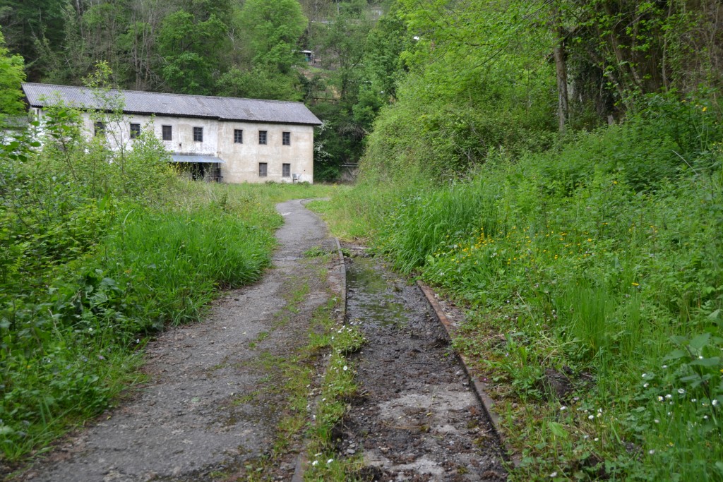 Instalaciones exteriores de el Pozo Montsacro. Morcin. Asturias. 2016