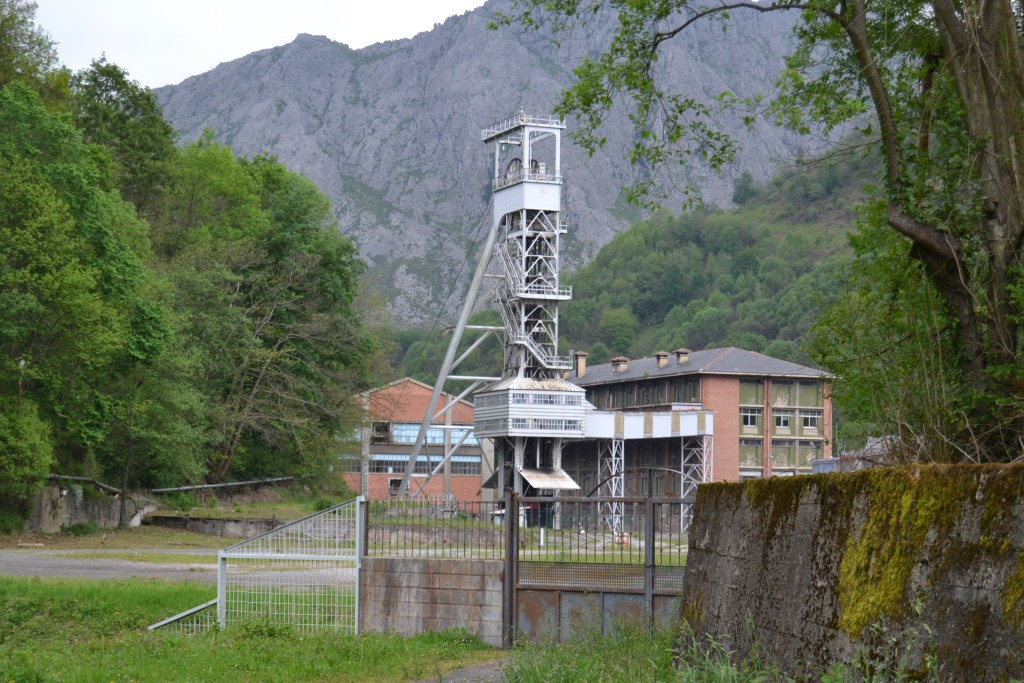 Instalaciones exteriores del Pozo Montsacro. Riosa. Asturias 2016
