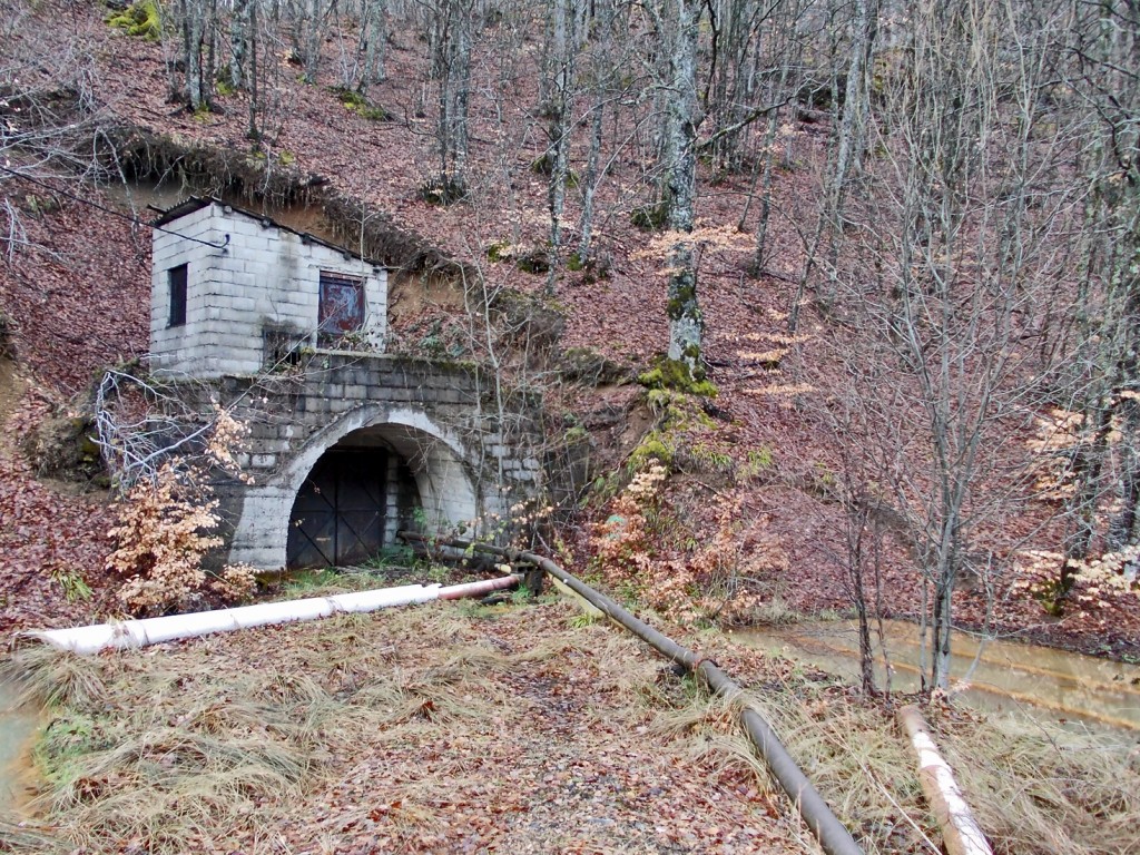 Bocamina del Socavon Principal de Grupo Valdelabarcena, de Antracitas de Velilla. Velilla del Rio Carrion. Palencia. 2013