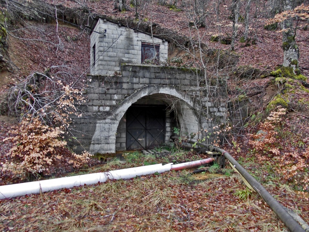 Bocamina del Socavon Principal de Grupo Valdelabarcena, de Antracitas de Velilla. Velilla del Rio Carrion. Palencia. 2013