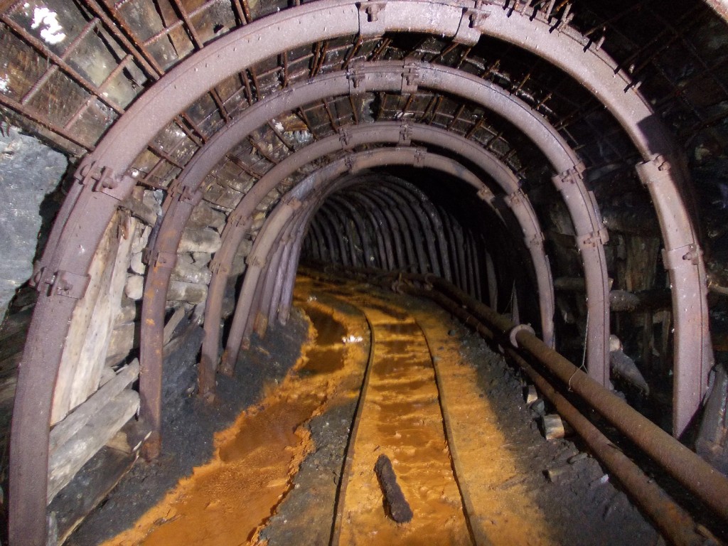 Galería interior del Socavon Principal de Grupo Valdelabarcena, de Antracitas de Velilla. Velilla del Rio Carrion. Palencia. 2013