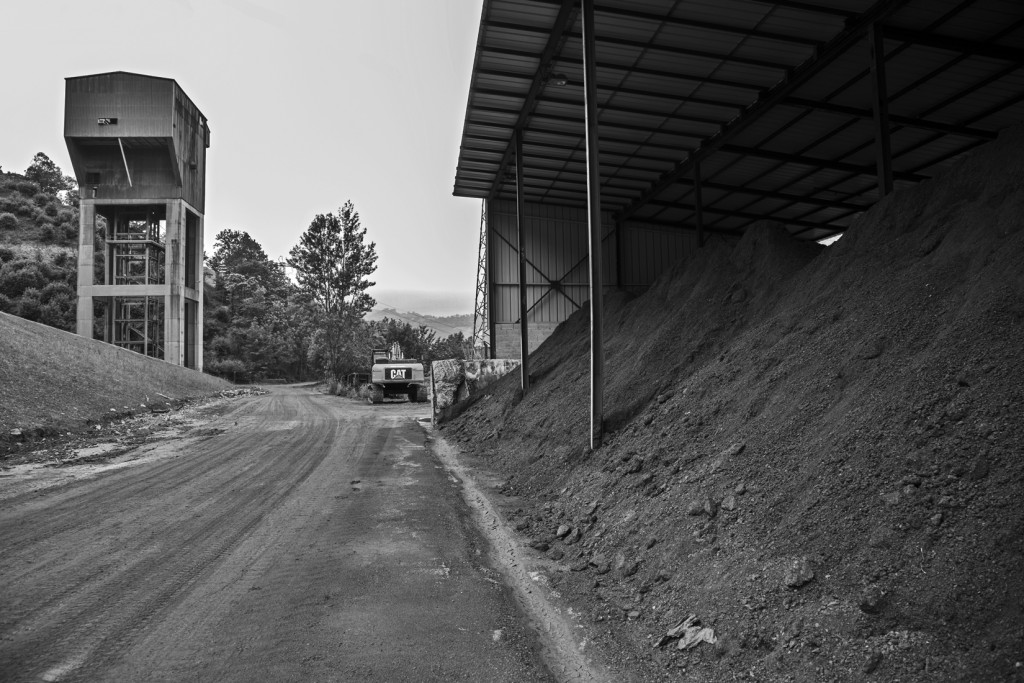 Almacén de carbón y castillete del Pozo San Vicente, de Minas de Figaredo. Mieres. Asturias 2016