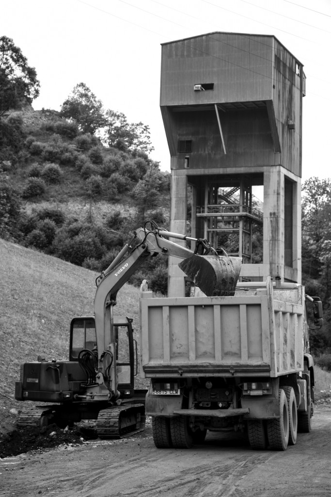 Trabajos de canalización en la escombrera de Minas de Figaredo. Mieres. Asturias 2016