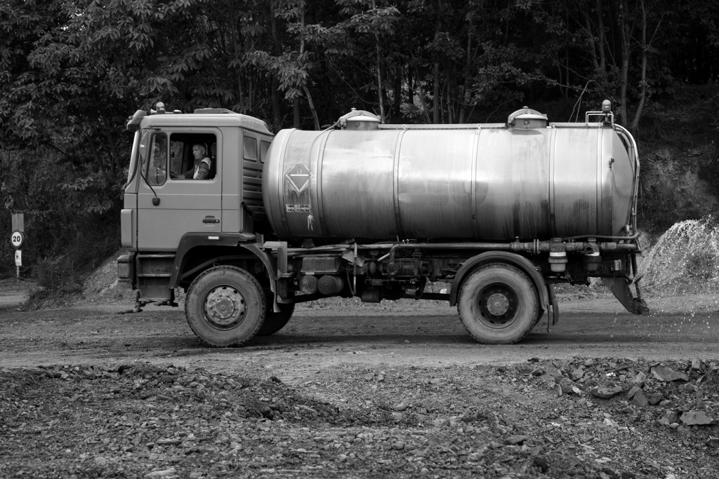 Regando la escombrera de Minas de Figaredo. Mieres. Asturias 2016