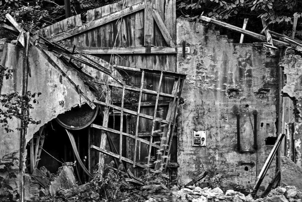 Antiguo edificio de ventilación del pozo San Inocencio, en Minas de Figaredo. Valle de Turon. Mieres. Asturias 2016