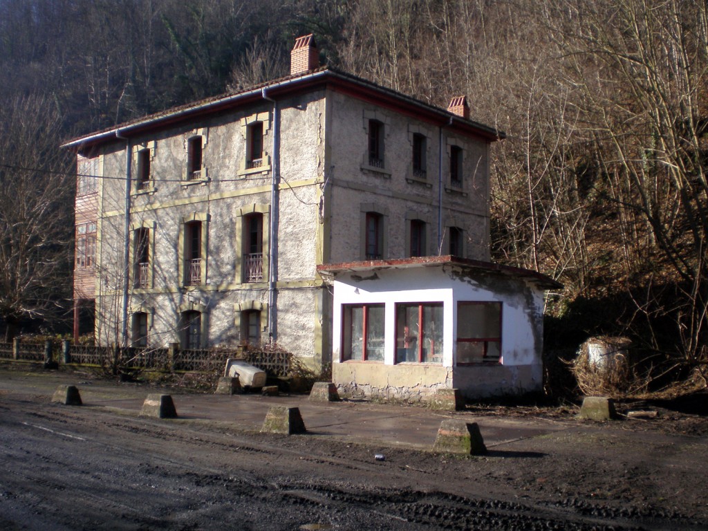 Casa del capataz de la Compañia minera de Quiròs, mas conocida como Fuentes. Santa Marina. Quiros. Asturias 2016