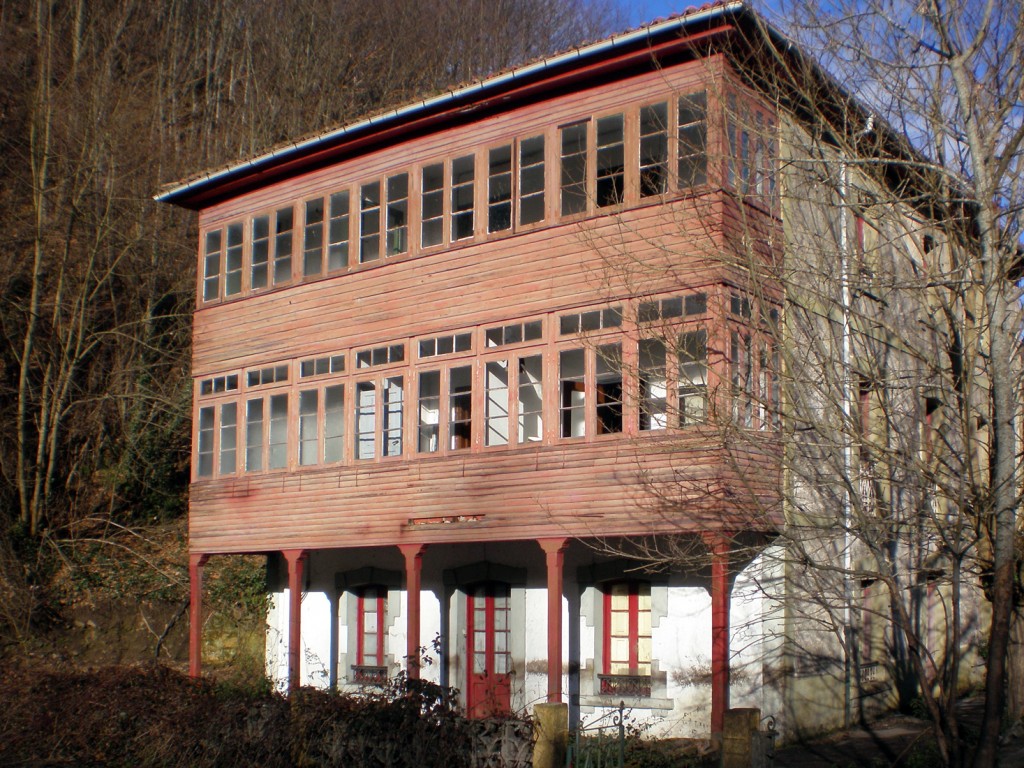 Casa del capataz de la Compañia minera de Quiròs, mas conocida como Fuentes. Santa Marina. Quiros. Asturias 2016