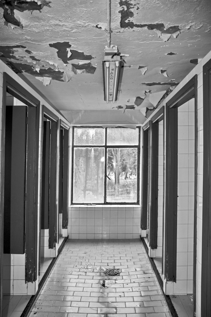 Casa de aseos del Pozo Soton. S.M.R.A. Asturias 2015