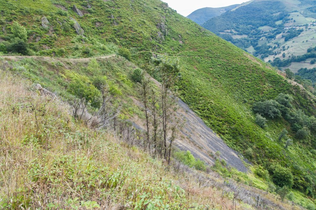Instalaciones de Minarsa. Escombrera. Carballo, Cangas del Narcea. Asturias 2016