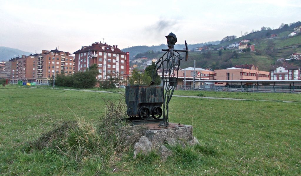 Monumento minero en El Entrego, San Martín del Rey Aurelio. Asturias 2014